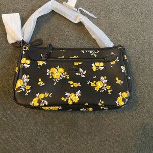 Nwt Coach hand bag